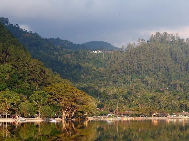 Amaris Hotel Ponorogo Buitenkant foto